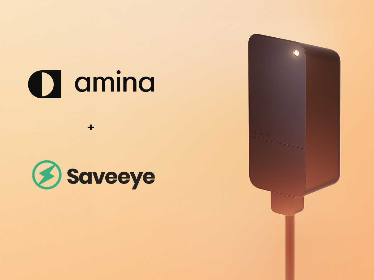 mustat Amina-laturit, joissa näkyvät Amina-logo ja SaveEye-logot